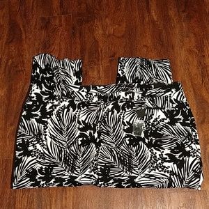 Lane Bryant NWT Black White Floral Crop Pants 28W
